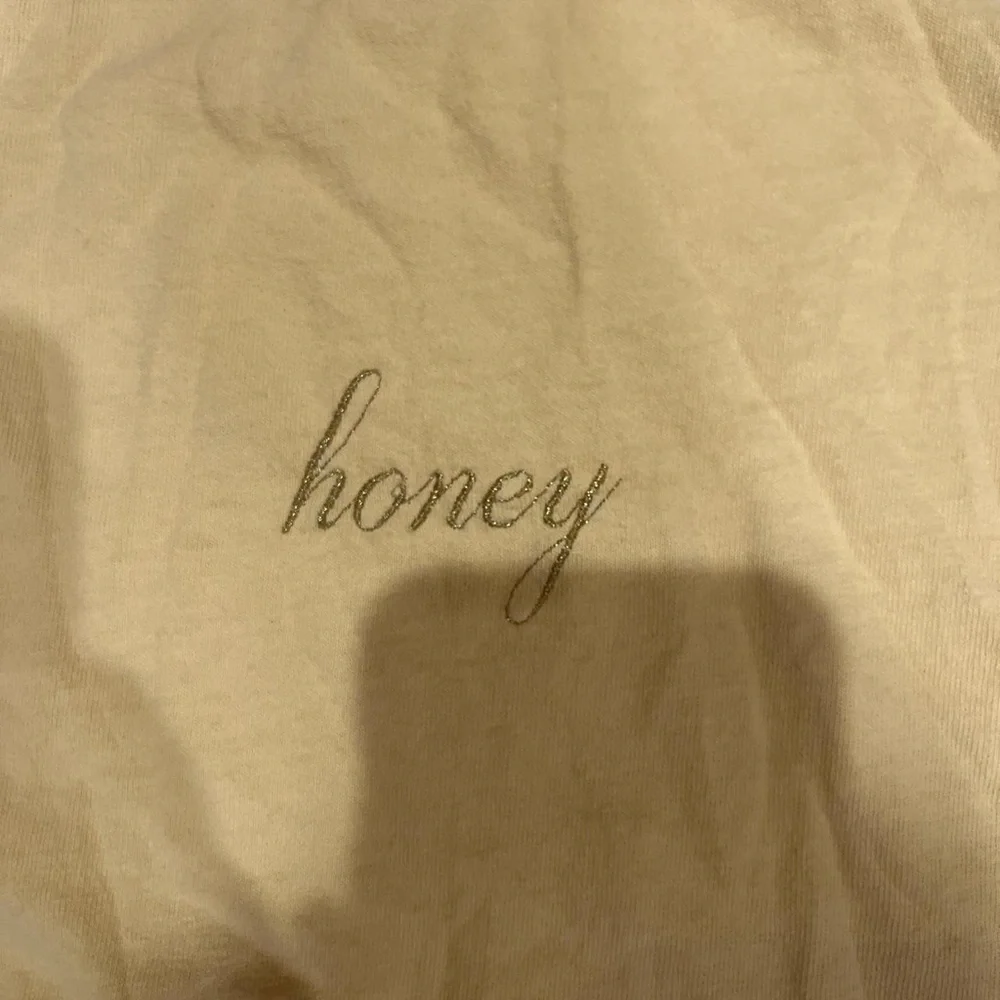 Brandy Melville honey shirt NWT - Picture 2 of 3